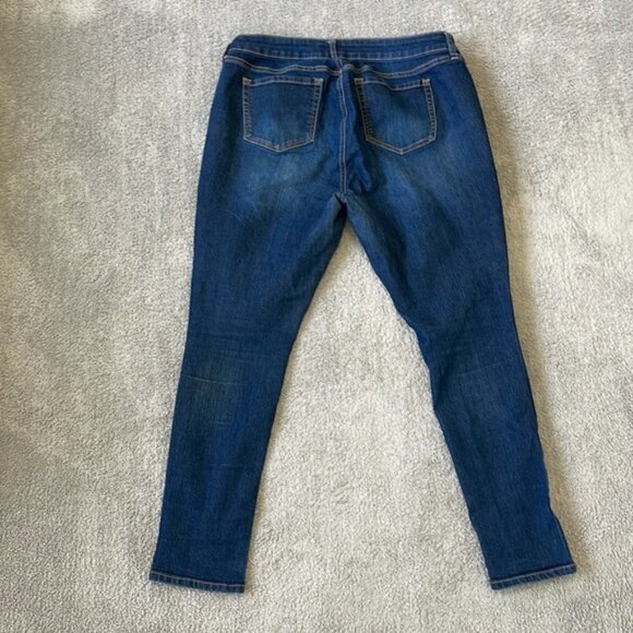 VGC Torrid Curvy Skinny Dark Wash Jeans - Size 12S - Picture 2 of 5